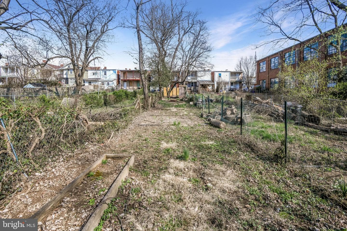 230 E 5th Street photo 17