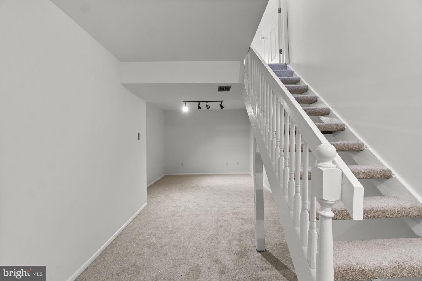 1715 Country Court photo 20