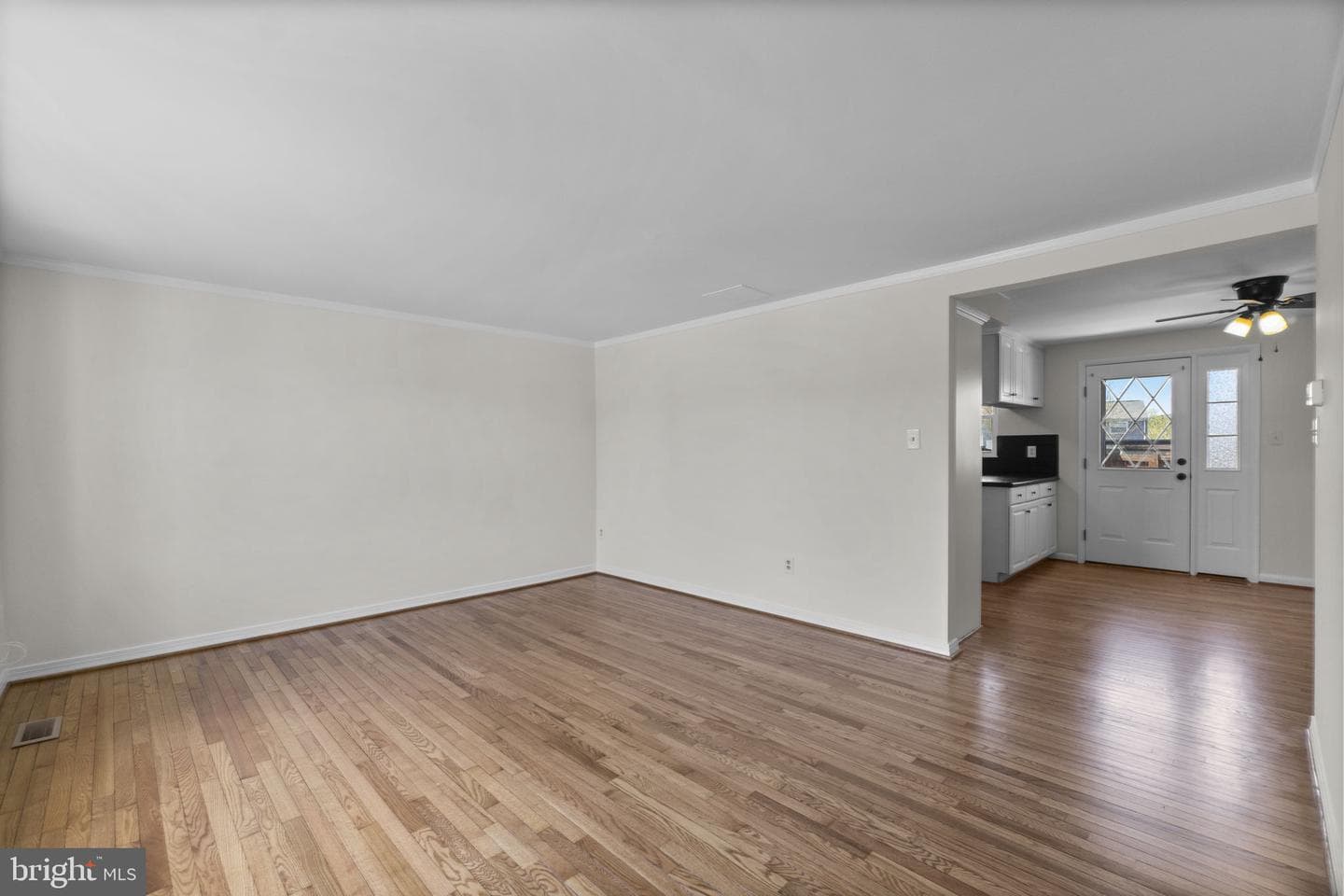 1715 Country Court photo 3