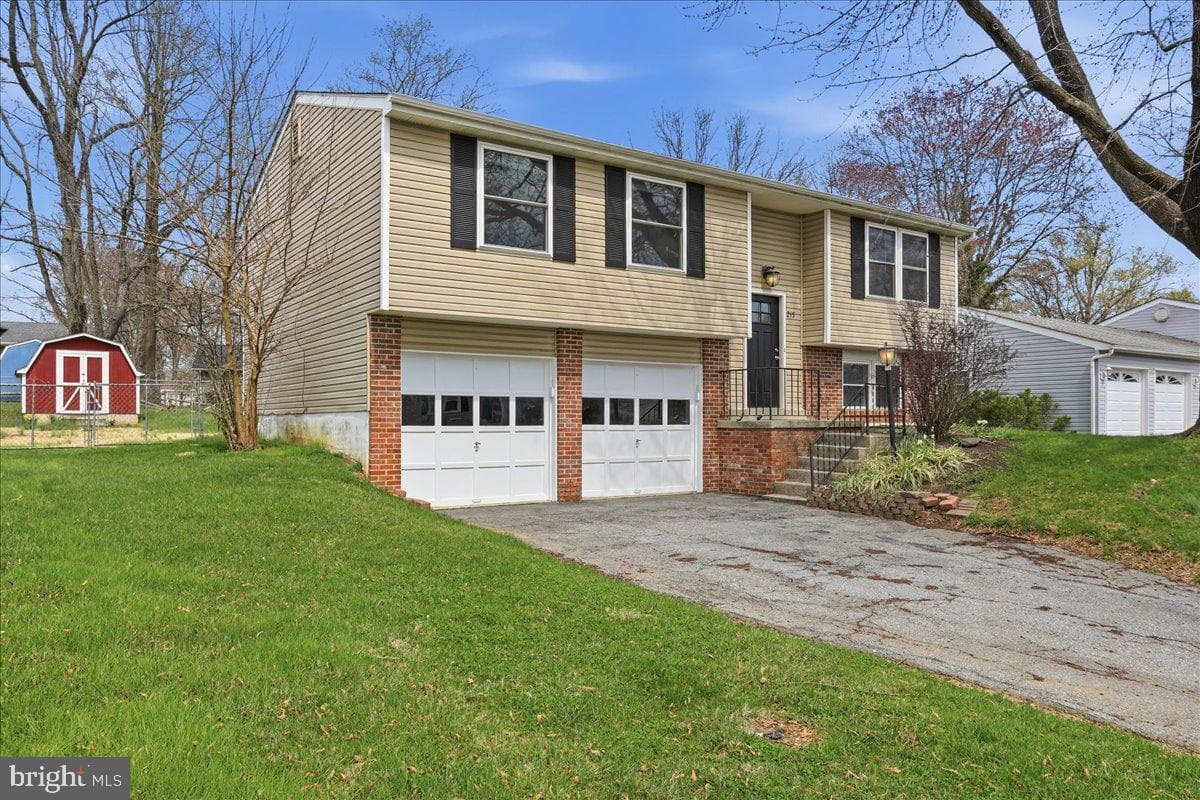 215 Challedon Drive photo 2