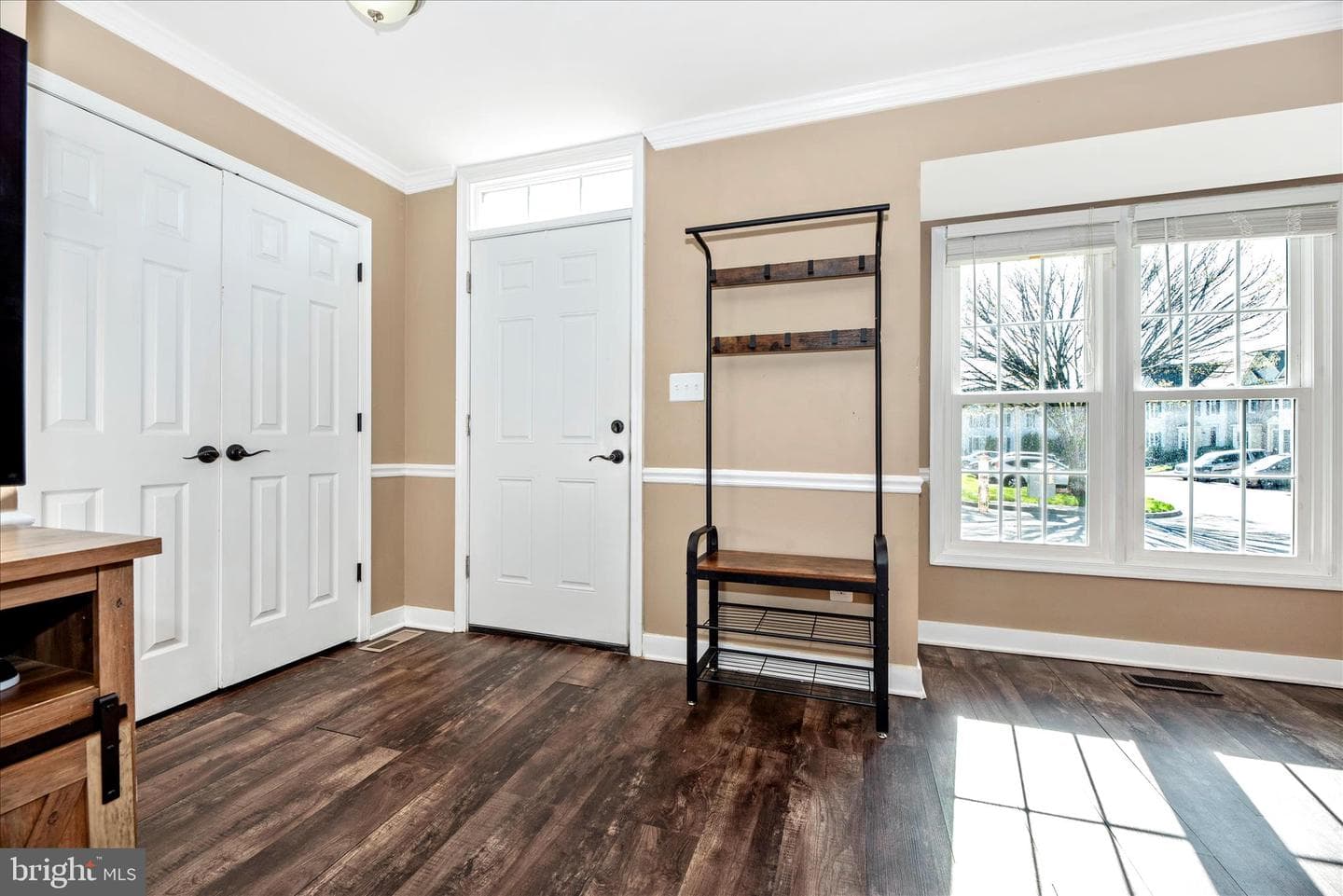 6630 Commodore Court photo 3