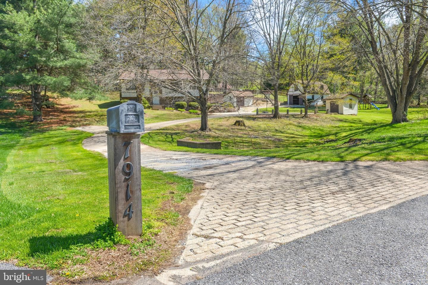 7914 Mount Pleasant Court E photo 16