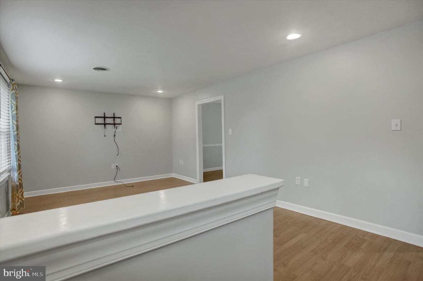 121 Albany Avenue E photo 8