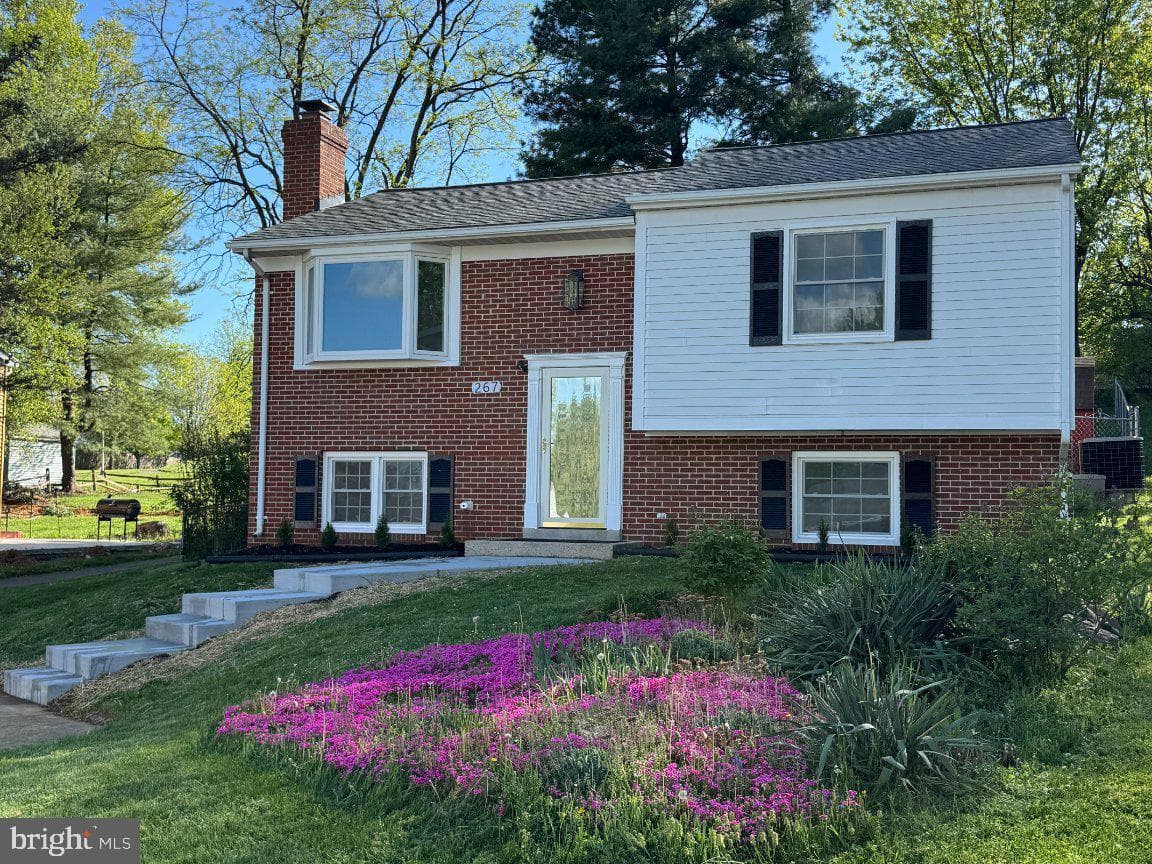 267 Longford Court photo 2