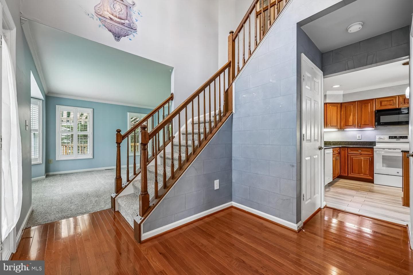 6610 Commodore Court photo 5