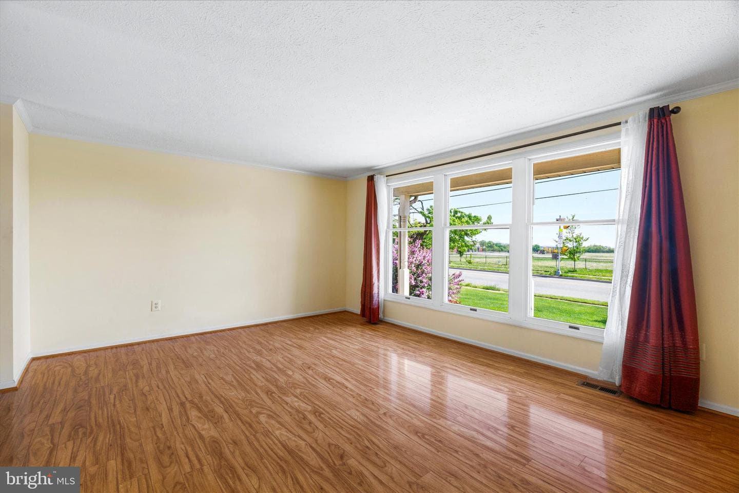 1323 Butterfly Lane photo 4