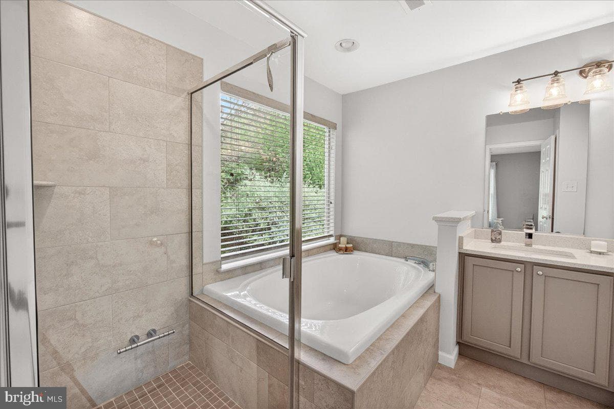 6736 Woodridge Road photo 22