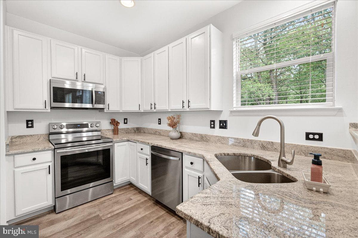 6736 Woodridge Road photo 9