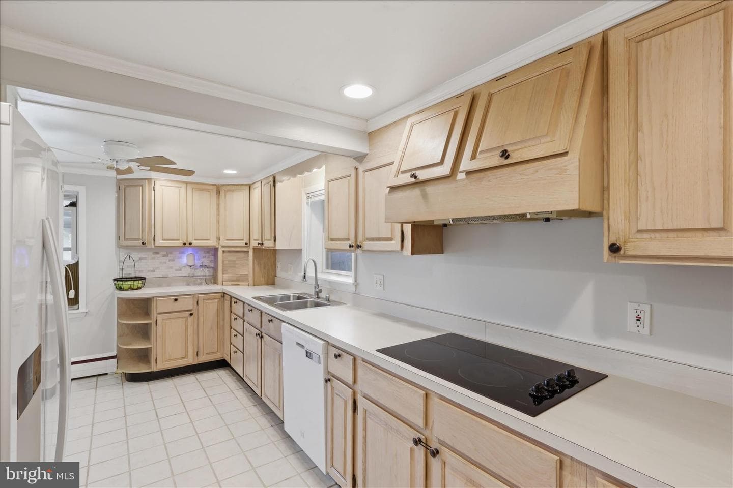 603 W B Street photo 4