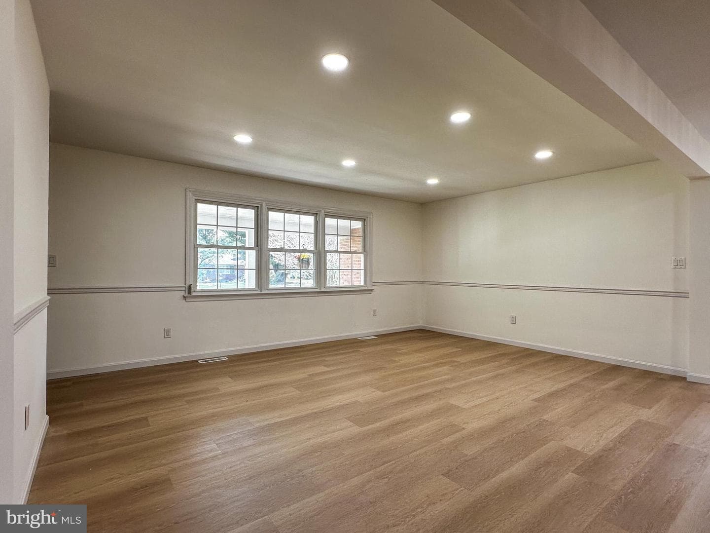 6783 Sunnybrook Drive photo 5