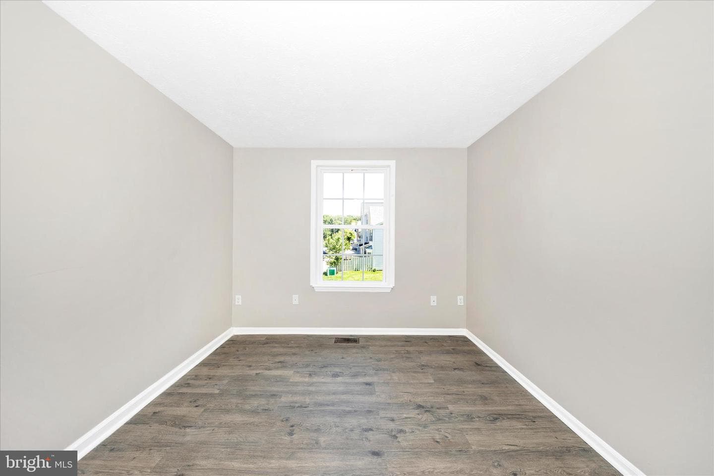 572 Hollyberry Way photo 31