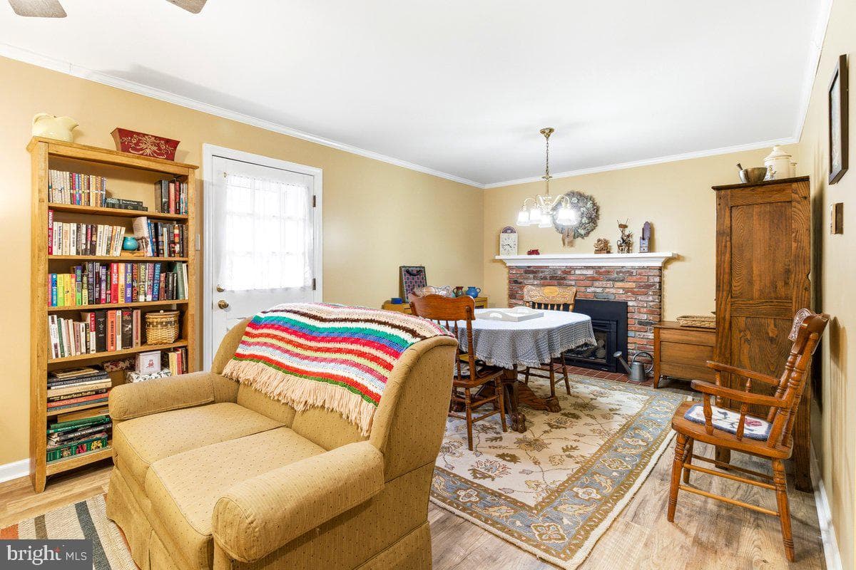 2 Lombardy Drive photo 28