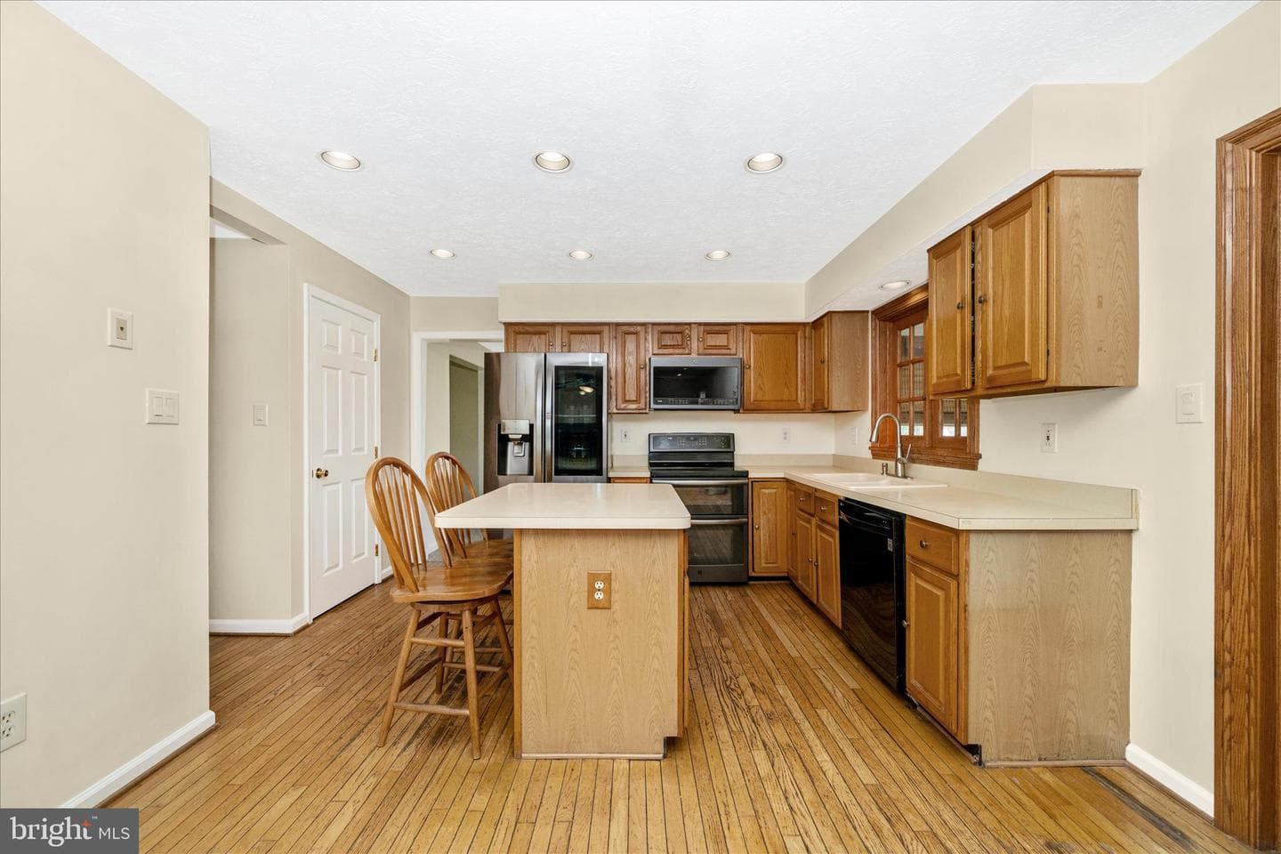 9534 Liberty Road photo 17