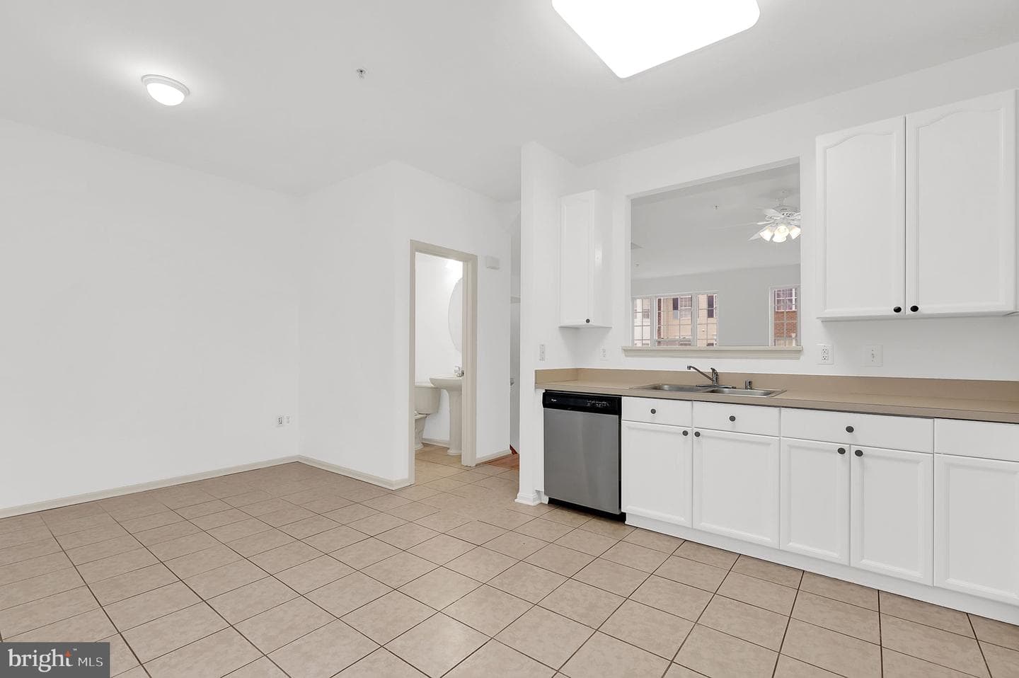 2495 Lakeside Drive photo 9