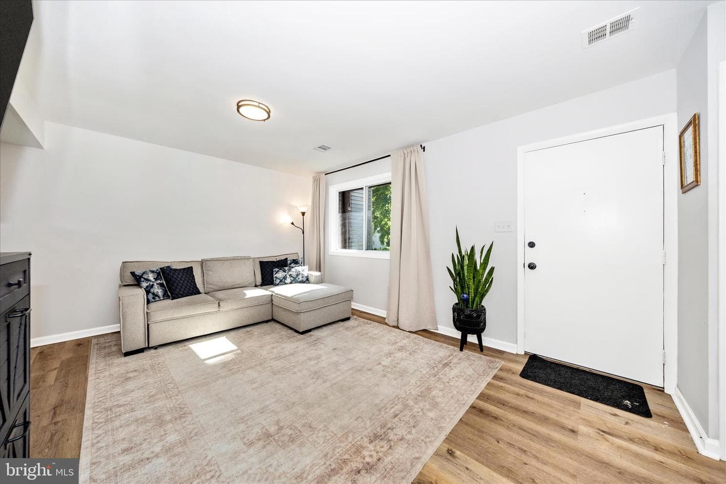 8796 Discovery Boulevard photo 6