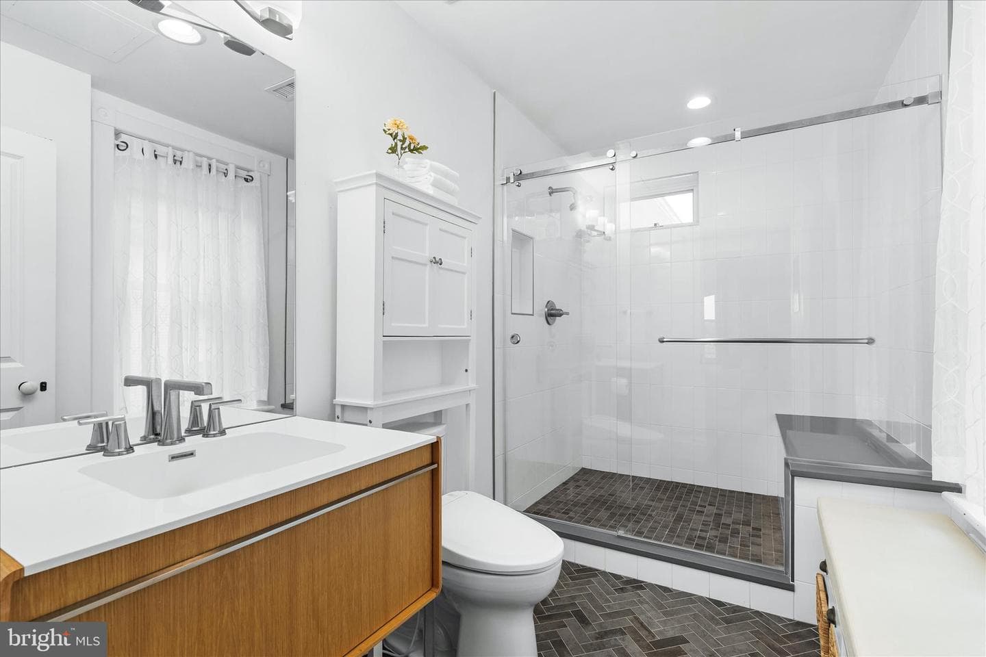 19 E Main Street photo 68