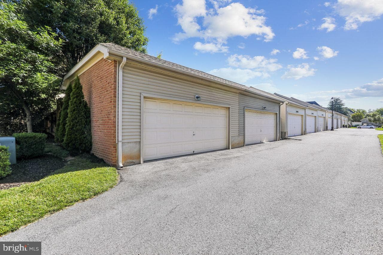 2531 Island Grove Boulevard photo 34