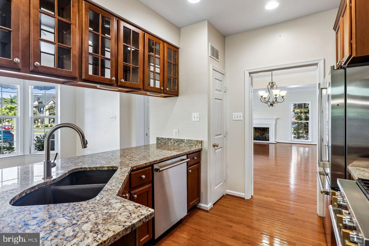 2531 Island Grove Boulevard photo 7