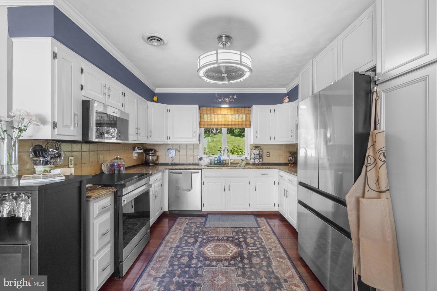 13724 Hillside Avenue photo 11