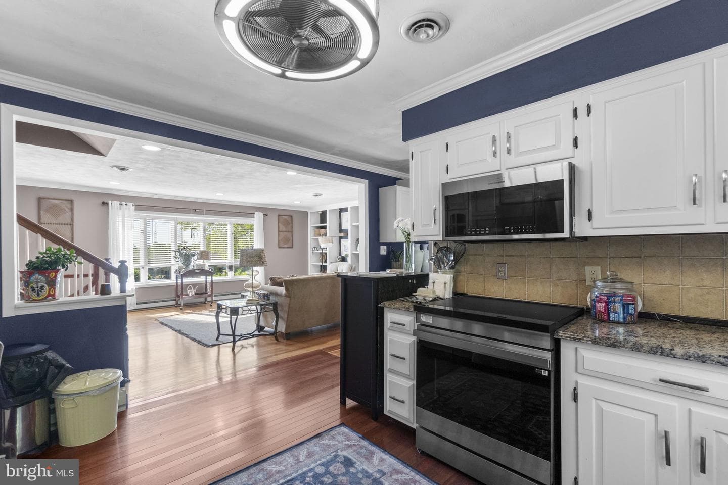 13724 Hillside Avenue photo 12