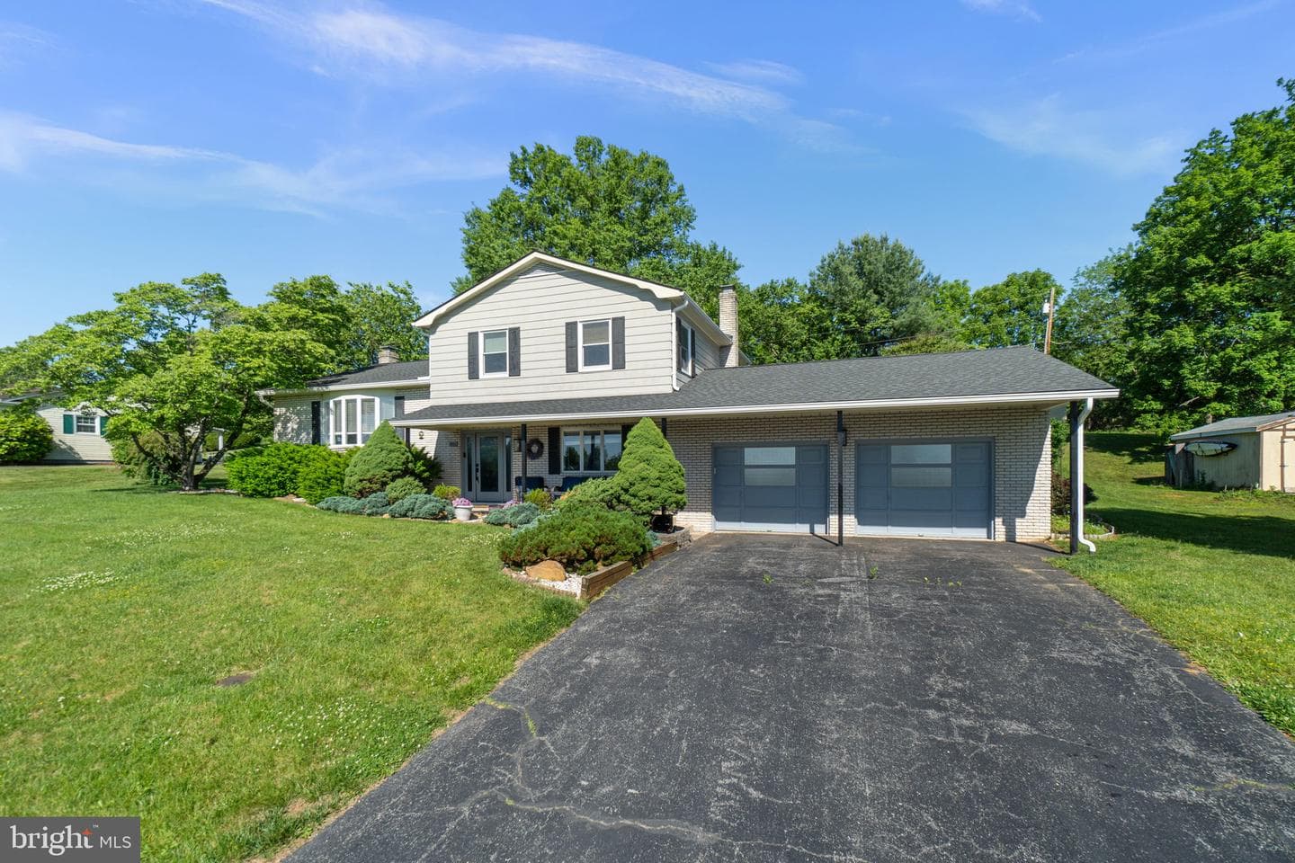 13724 Hillside Avenue photo 3