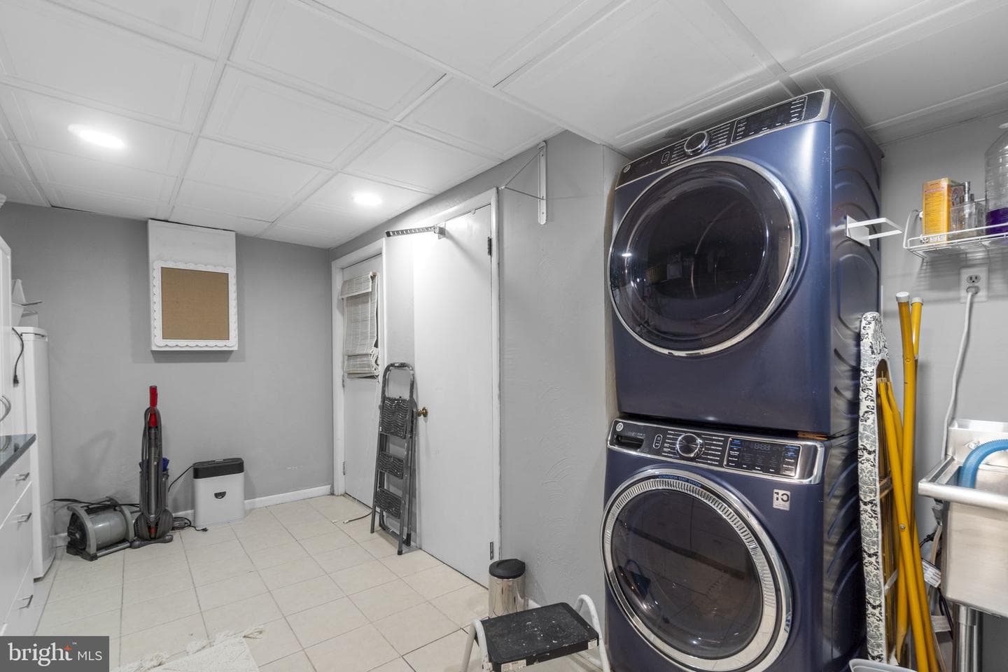 13724 Hillside Avenue photo 36