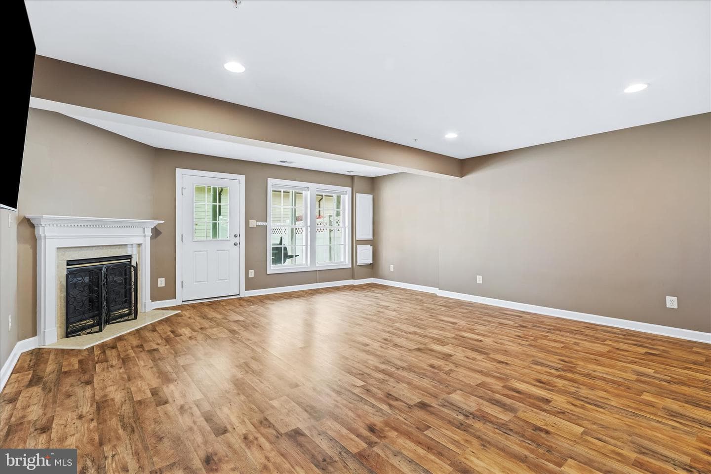 9393 Penrose Street photo 36