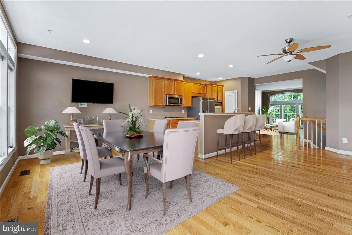 9393 Penrose Street photo 5