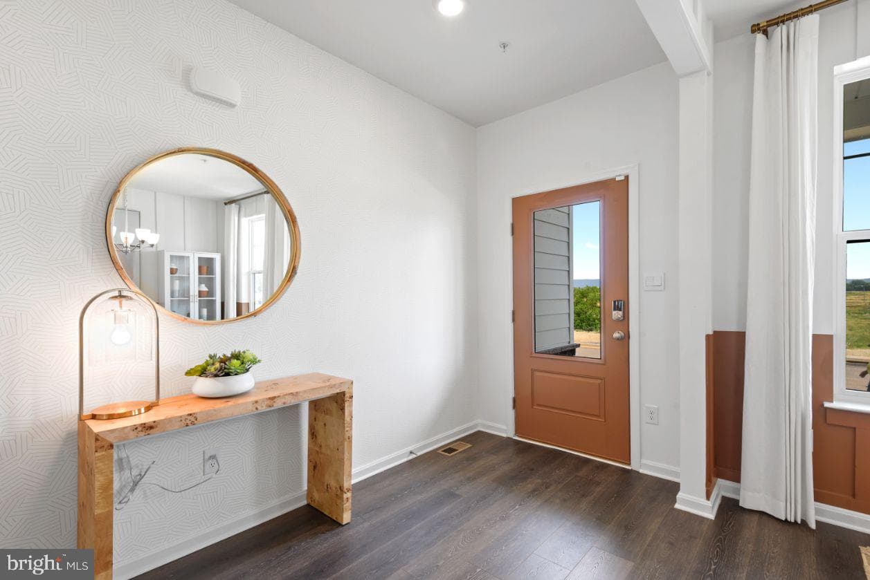 472 Ensemble Way photo 5