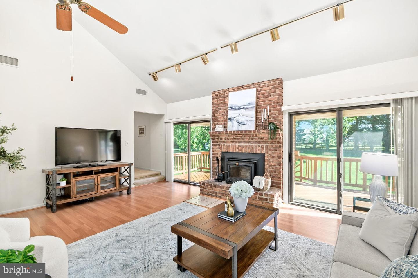 11124 Mountain View Lane photo 5