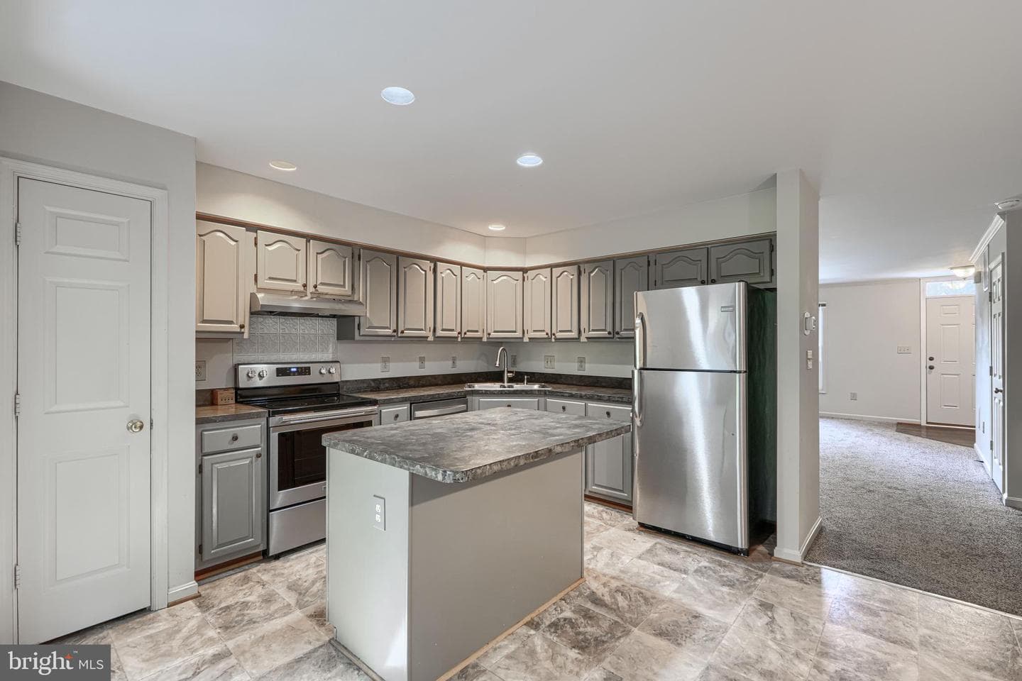 6635 Commodore Court photo 9