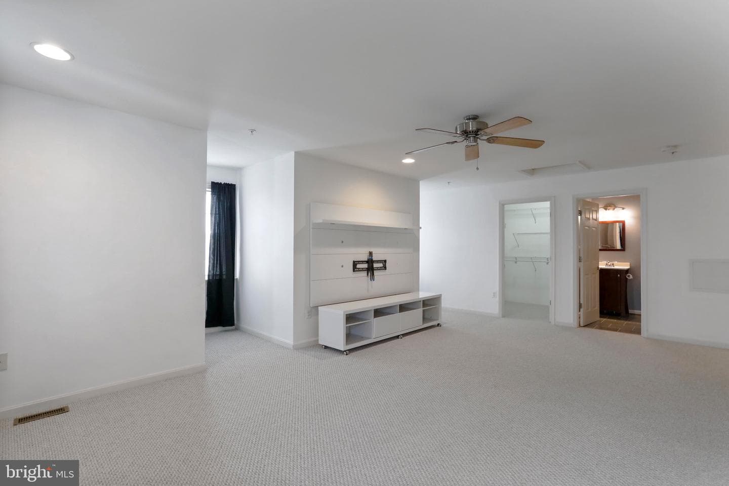 105 Spring Blossom Ln photo 32
