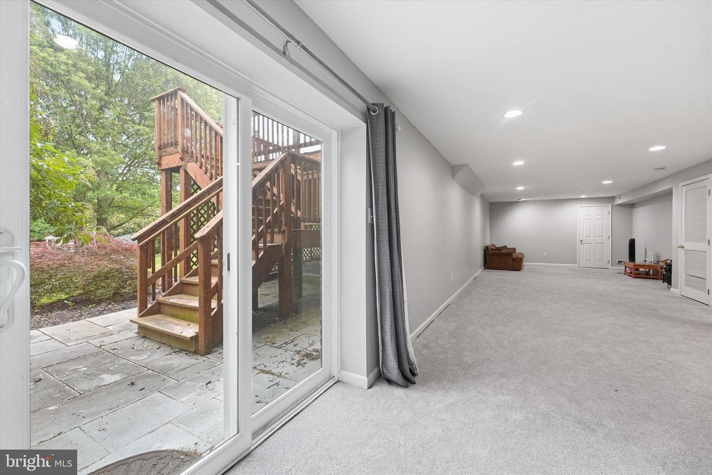 2402 Shaker Lane photo 47