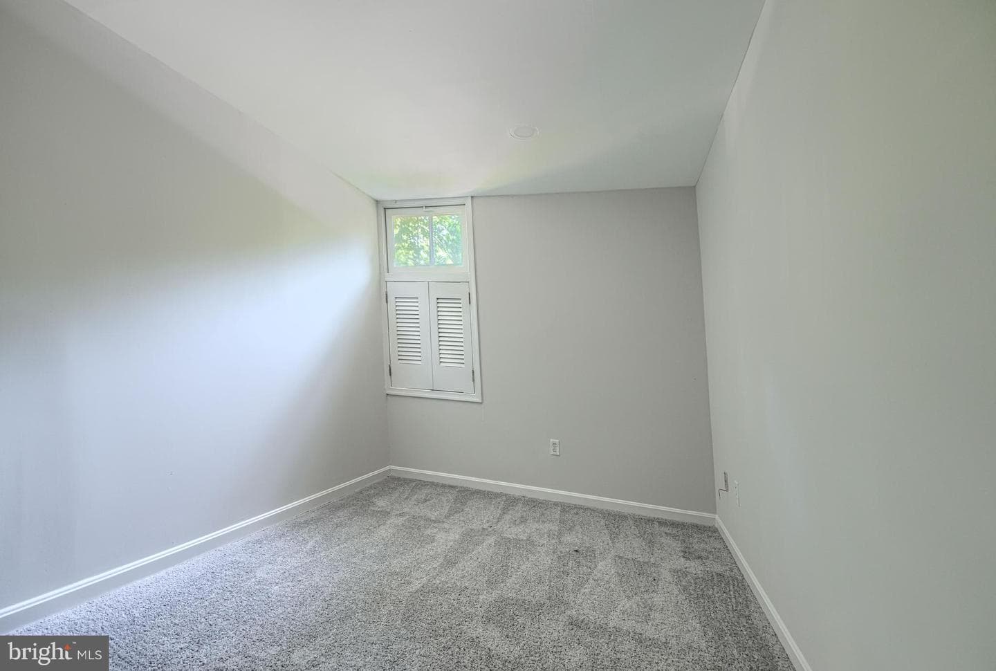 1002 Midvale Avenue photo 39