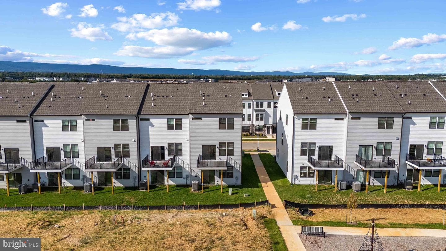 379 Ensemble Way photo 39
