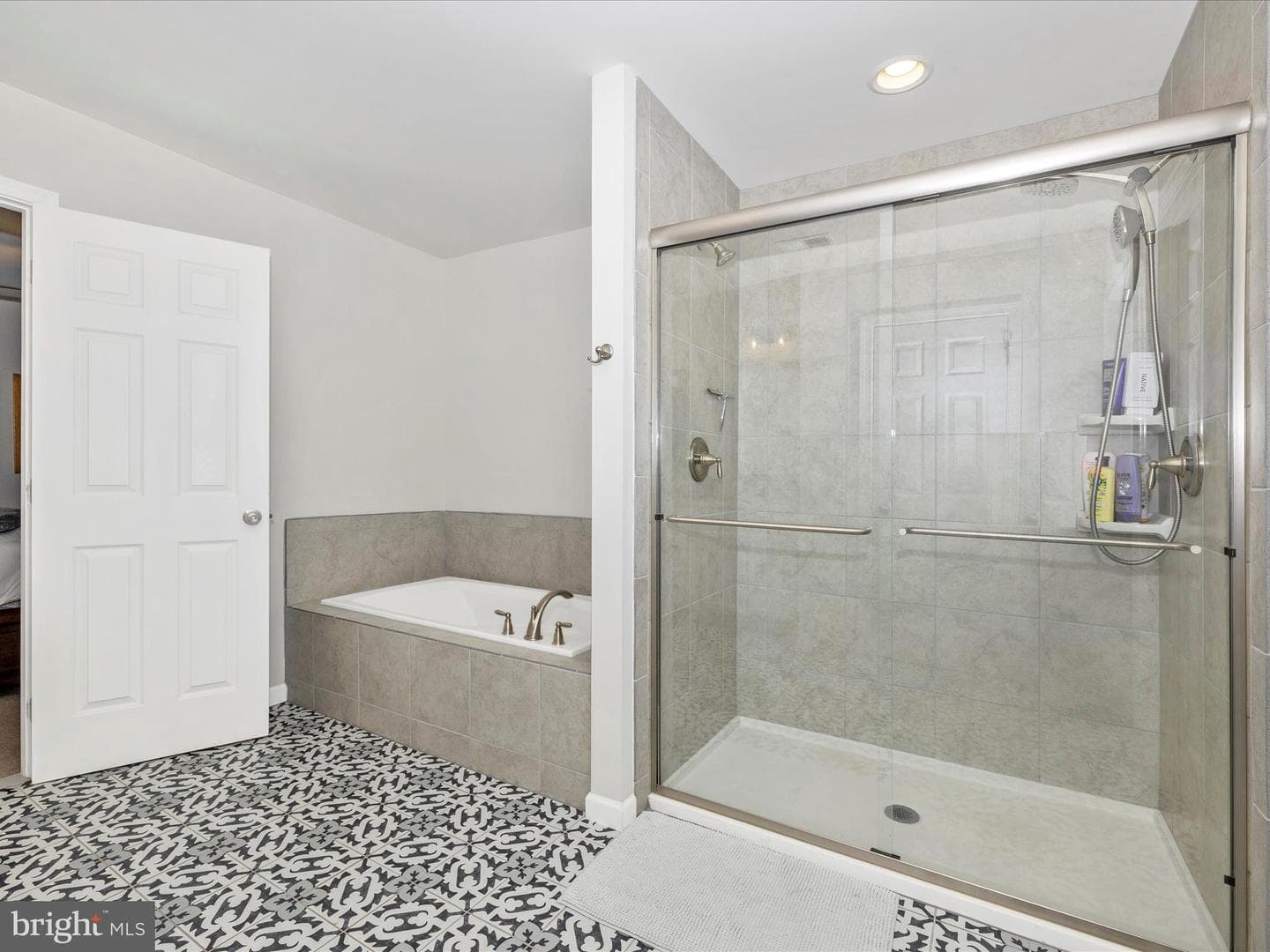 2813 Hillfield Drive photo 29