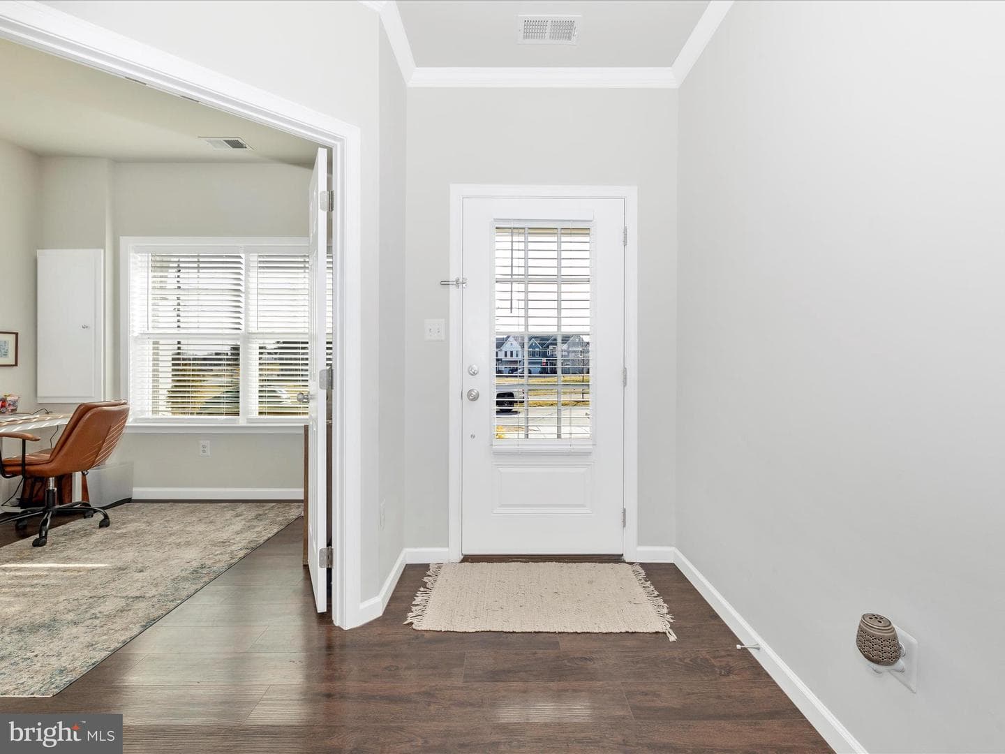 2813 Hillfield Drive photo 3