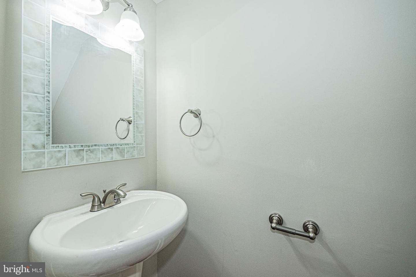 532 Essex Place photo 15