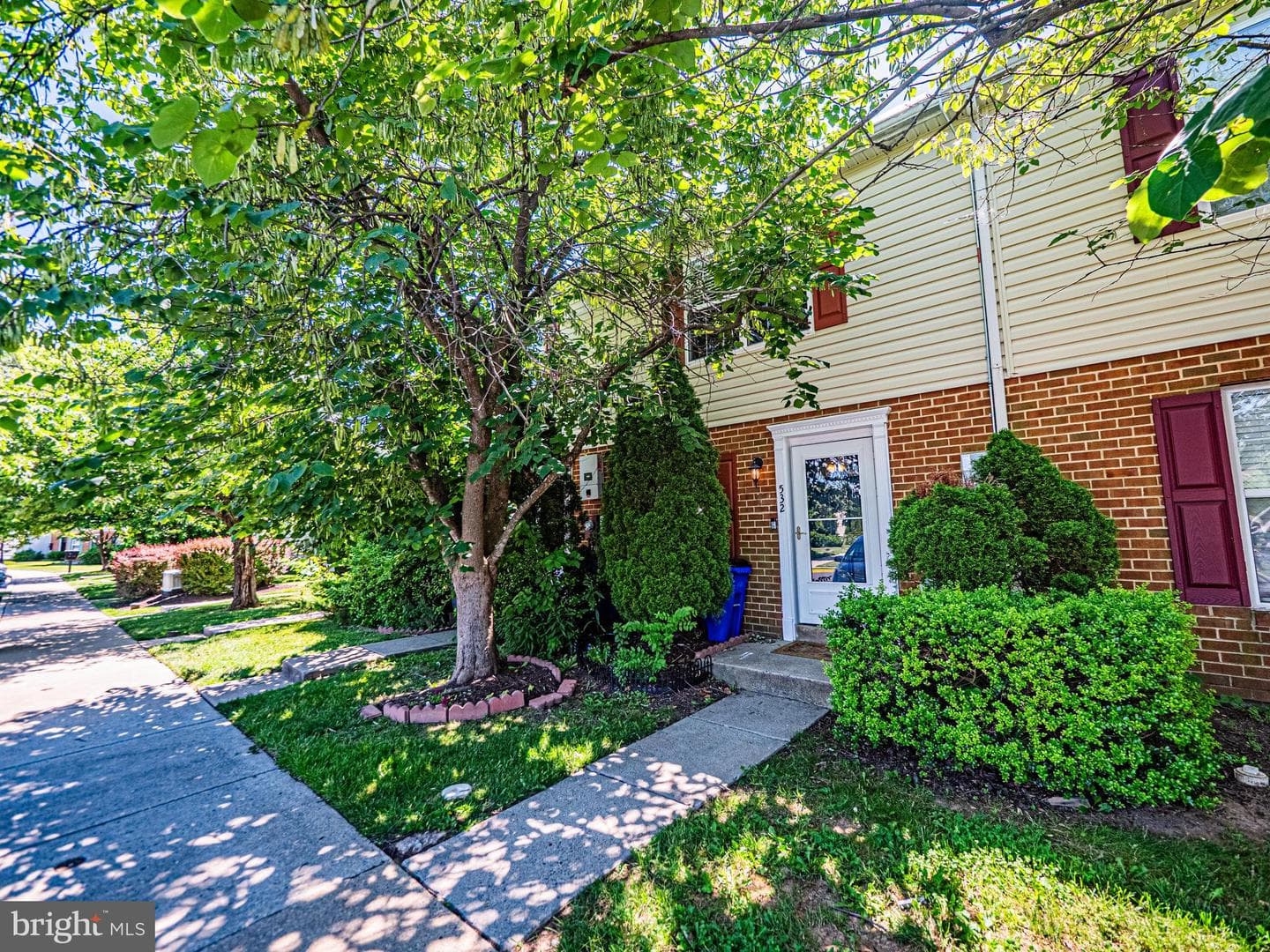 532 Essex Place photo 3