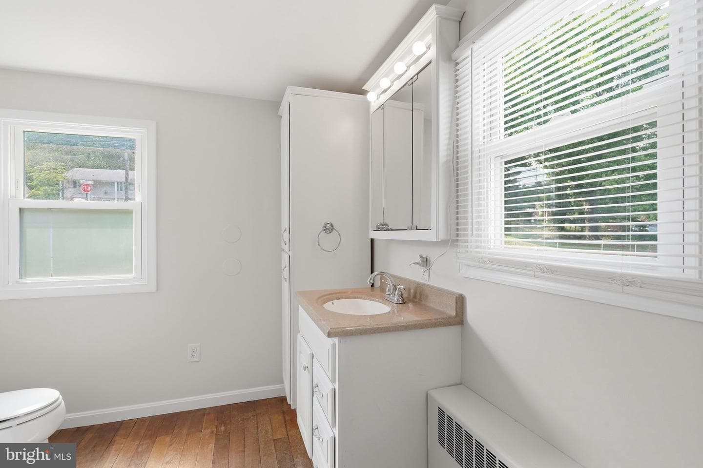 905 Oak Street photo 8