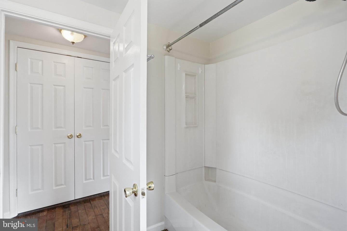 905 Oak Street photo 9