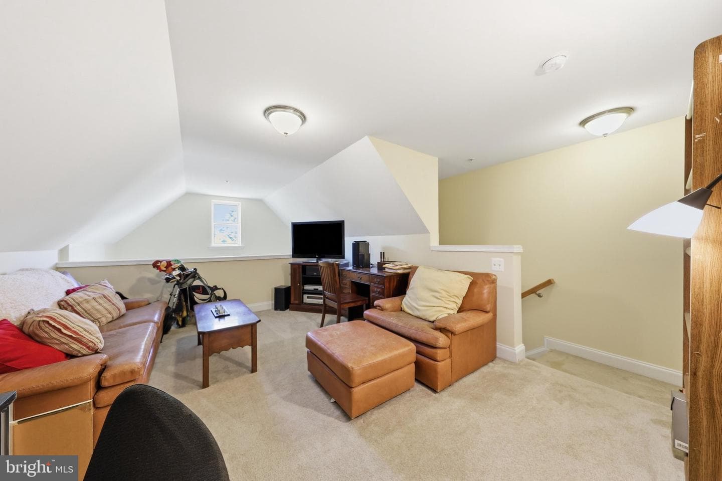 514 Bentz Street N photo 25