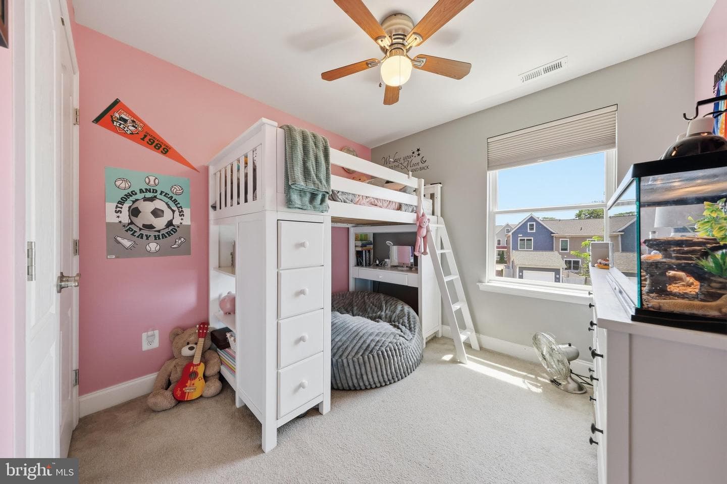 514 Bentz Street N photo 29
