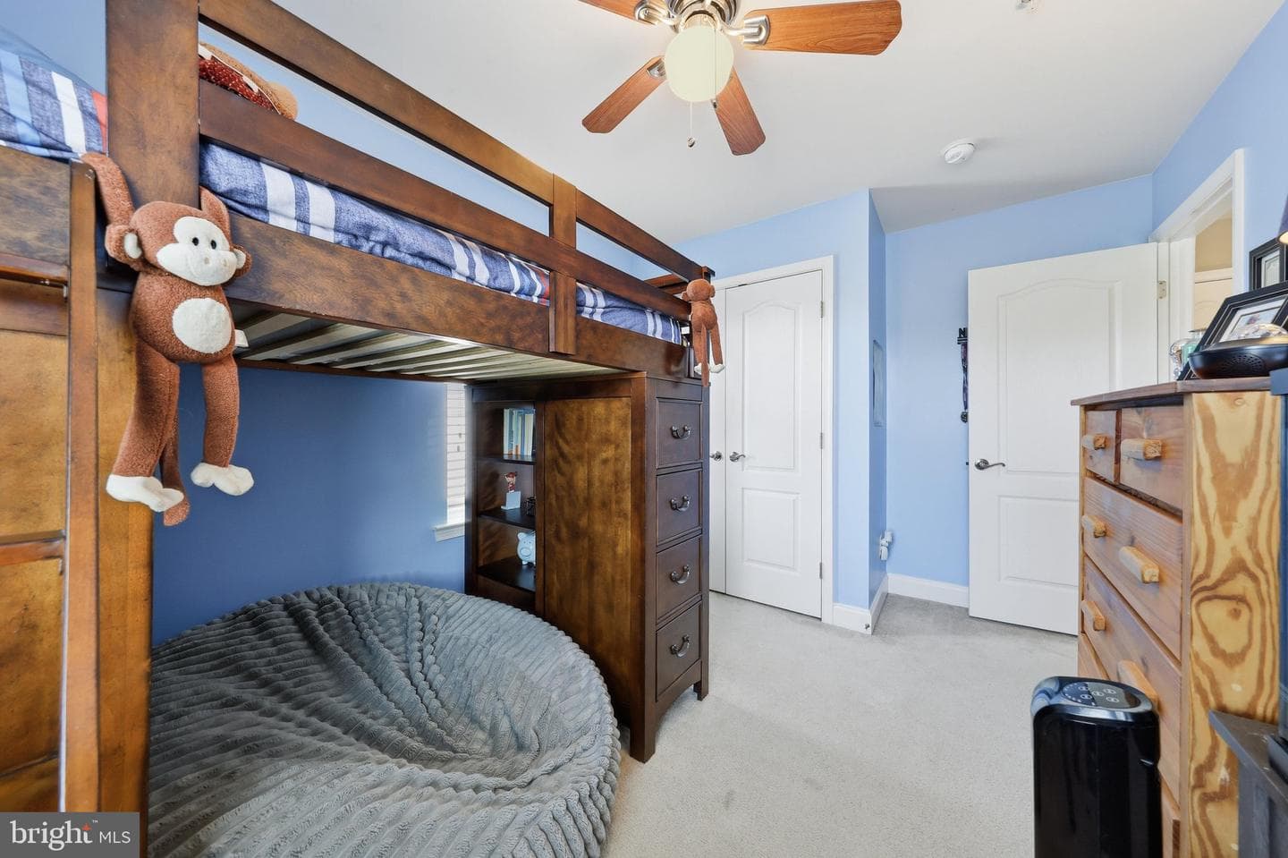 514 Bentz Street N photo 32