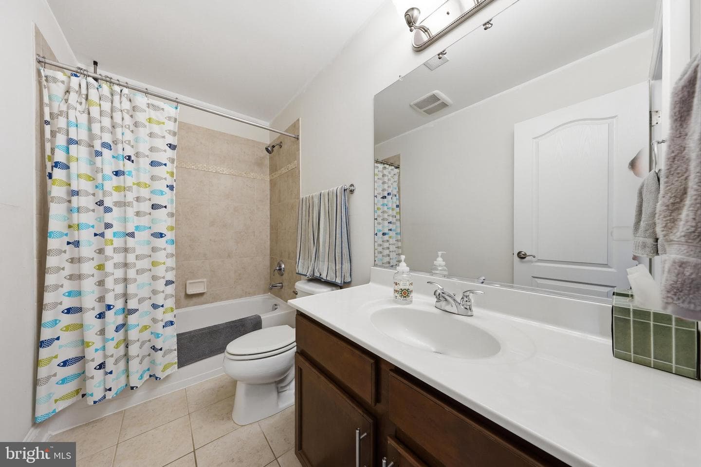 514 Bentz Street N photo 34
