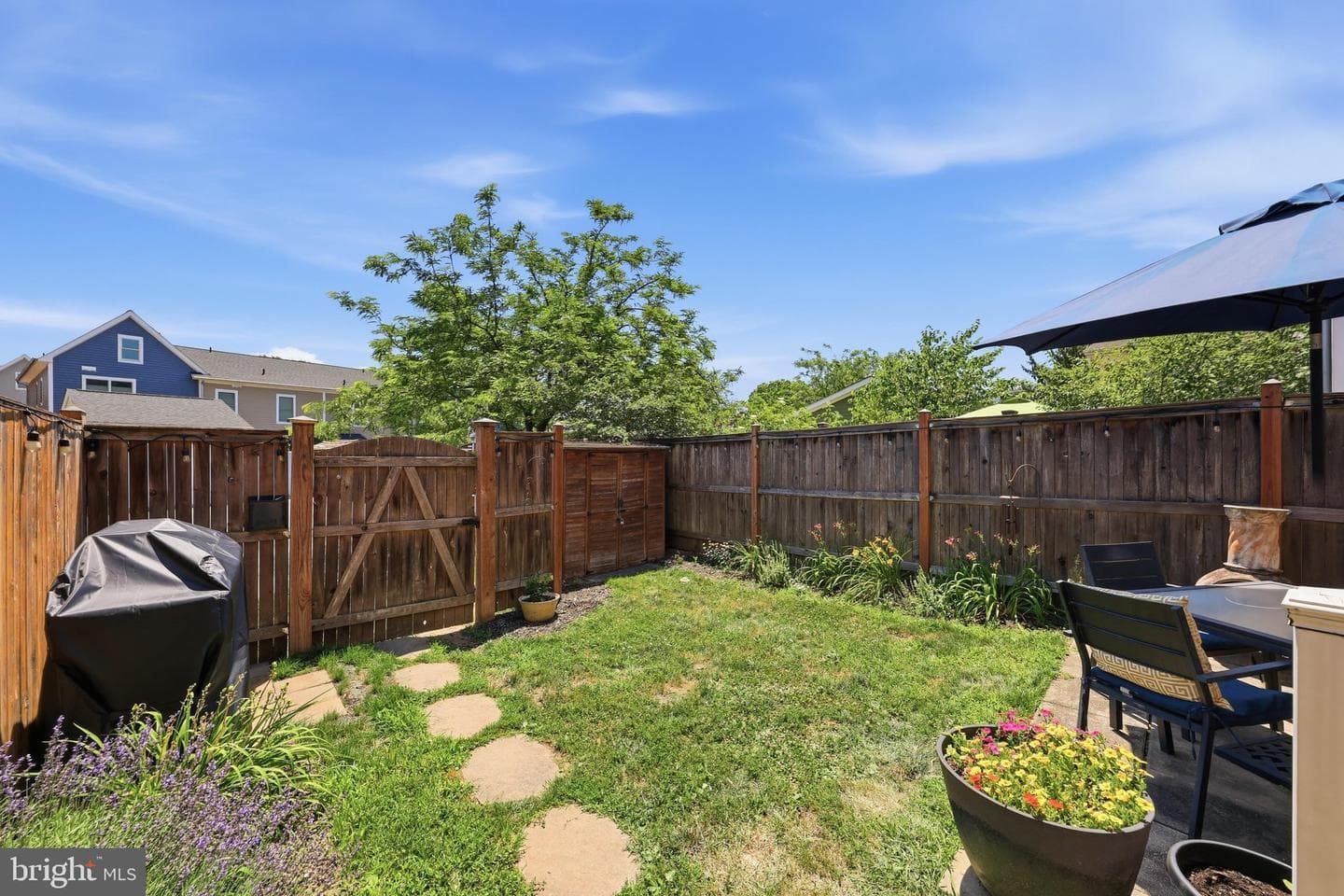 514 Bentz Street N photo 46
