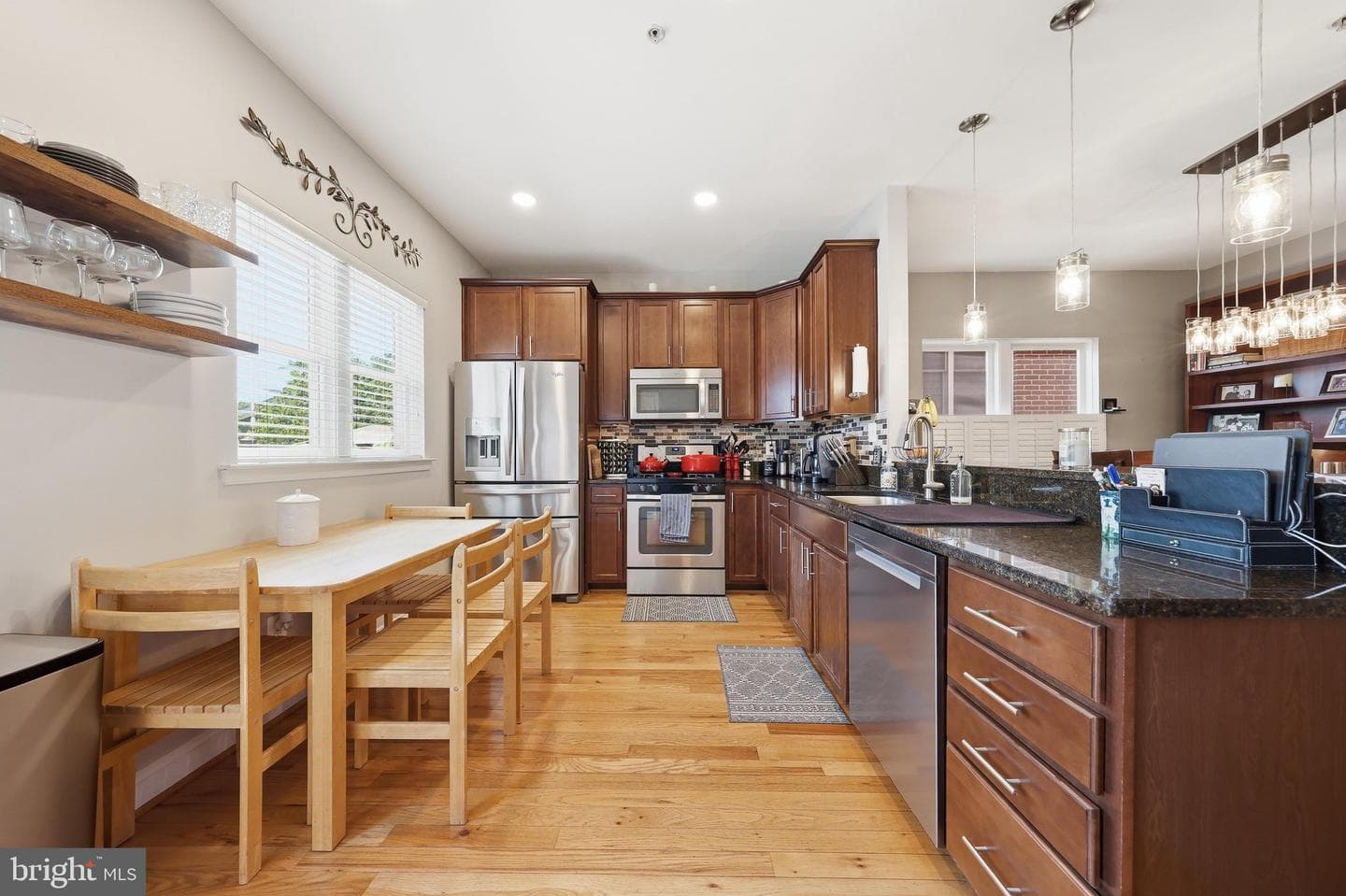 514 Bentz Street N photo 9