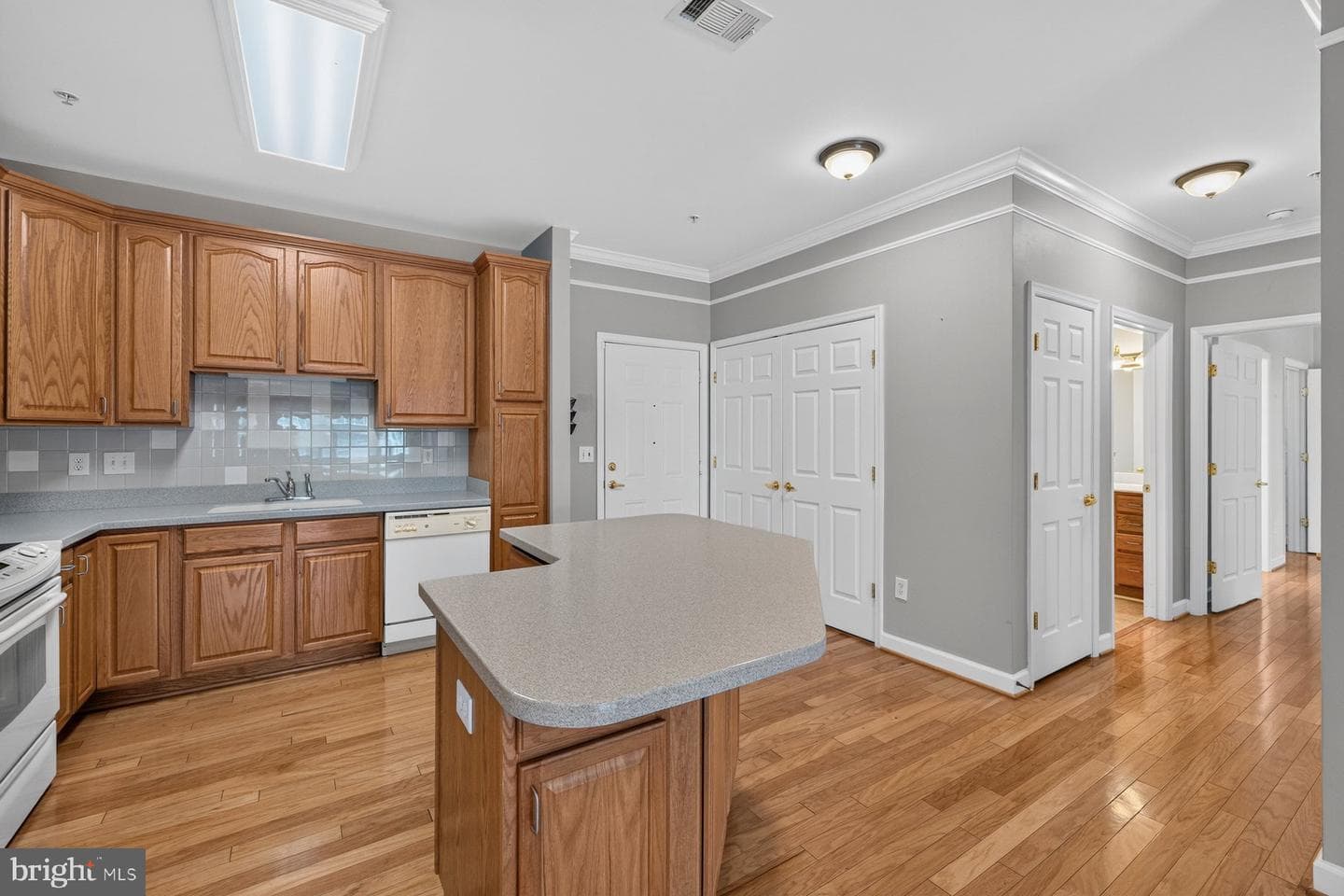 120 Burgess Hill Way #114 photo 3
