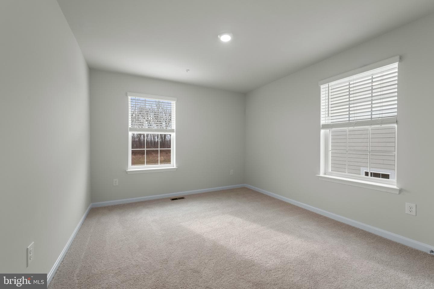 467 Ensemble Way photo 17