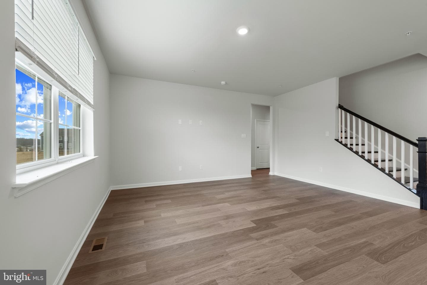 467 Ensemble Way photo 9